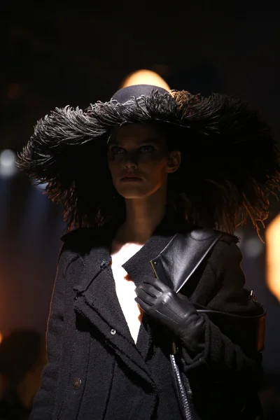 Look 80